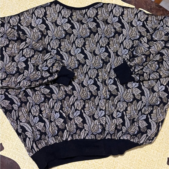 Vintage Elegant Black and Gold Crew Neck Sweater with Intricate Design - Picture 4 of 9